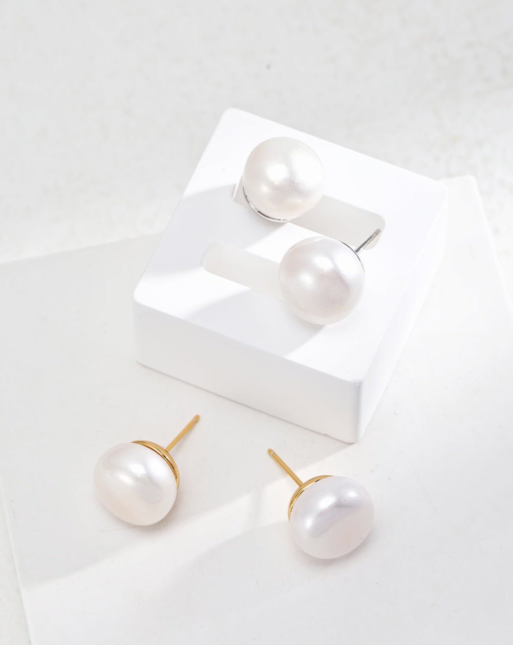 Ceres' Divine Elegance Pearl Earrings - Solene Paris concept store