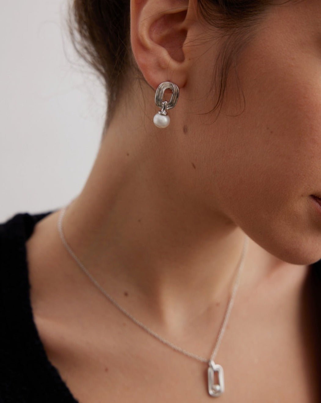 Couture Elegance Pearl Silver Earrings - Solene Paris concept store