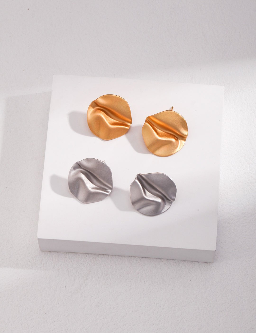 Diana’s Serene Earrings - Solene Paris concept store