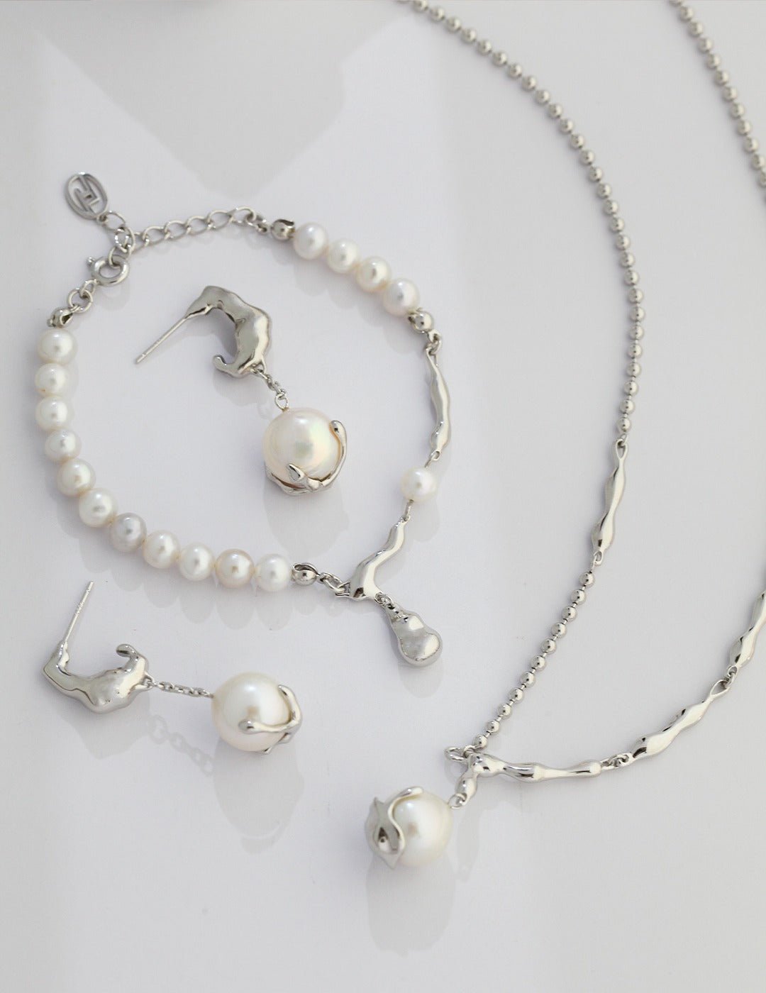 Juno's Radiant Ensemble Pearl Earrings - Solene Paris concept store