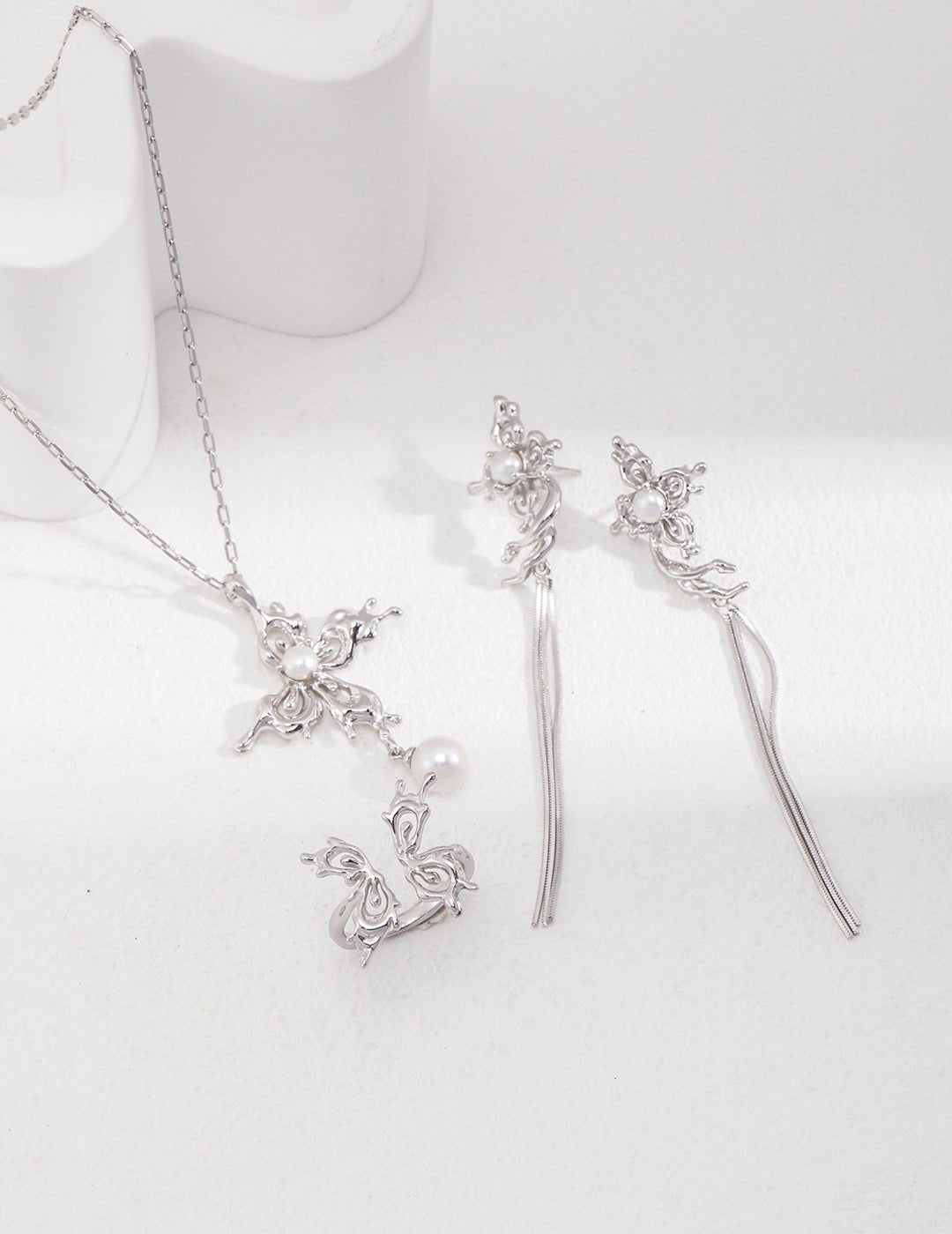 Madame Butterfly Pearl Necklace - Solene Paris concept store