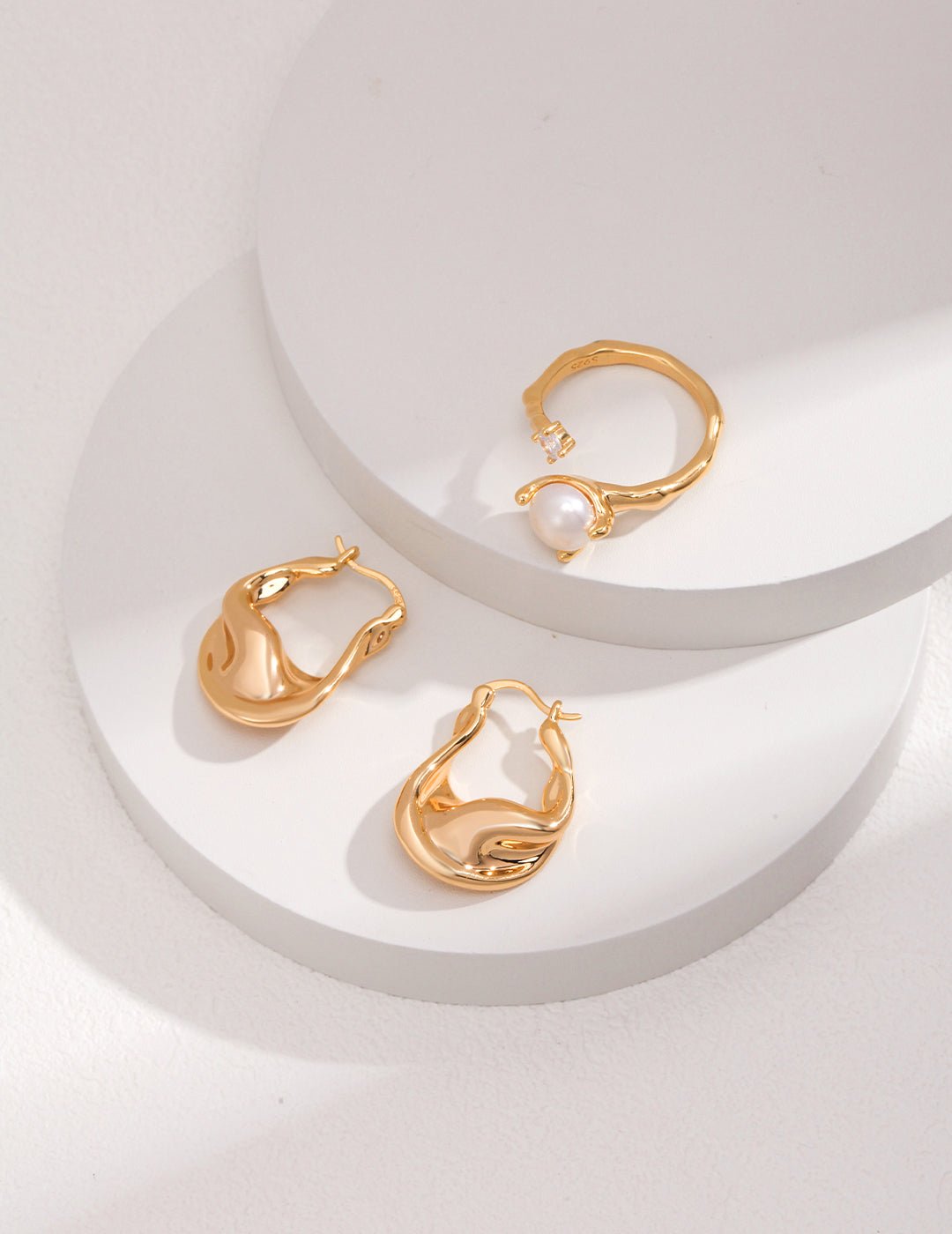 Vesta's Grace Ring - Solene Paris concept store