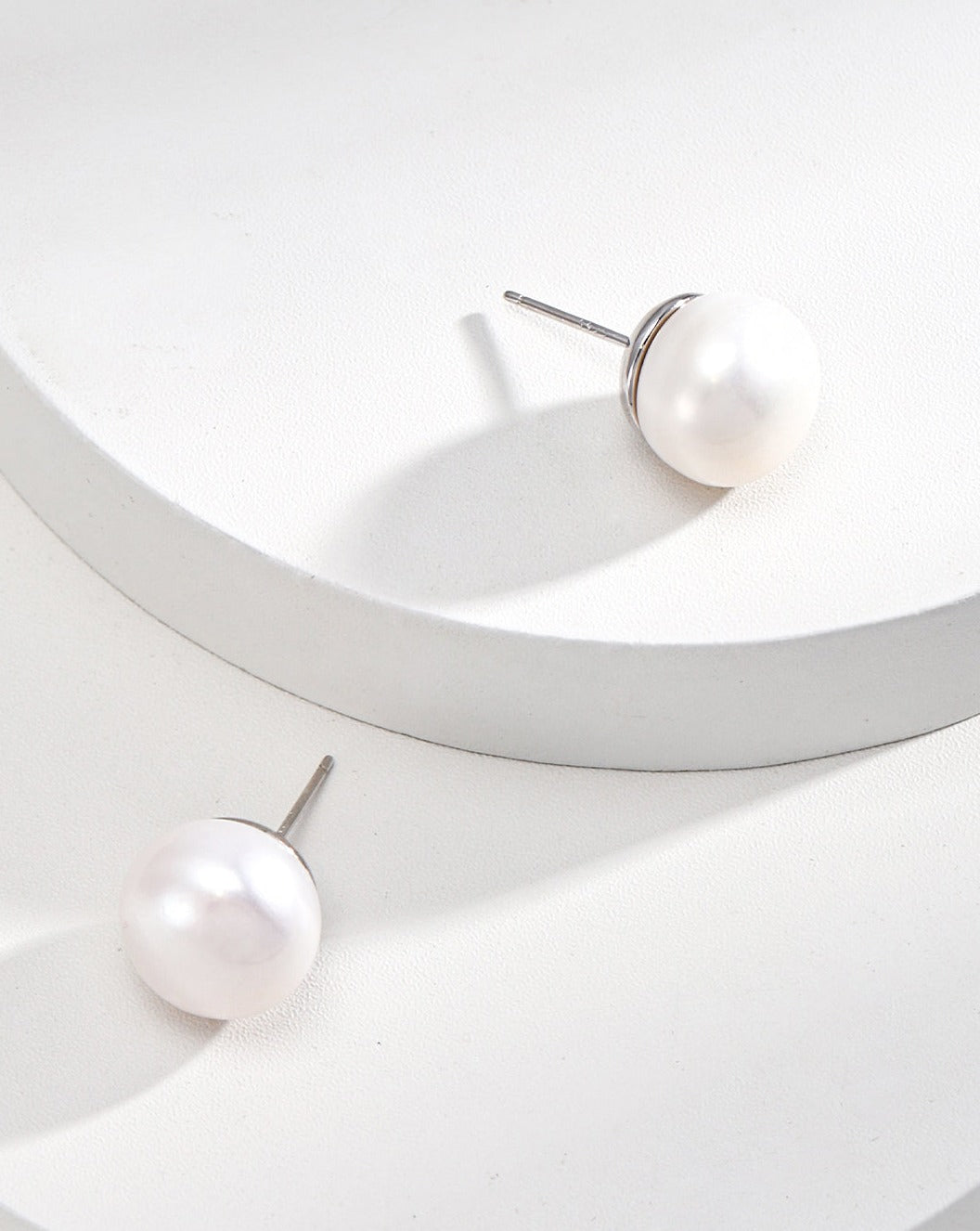 Ceres' Divine Elegance Pearl Earrings