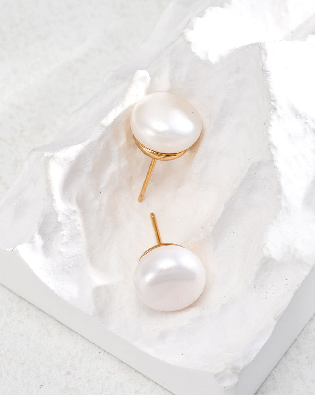 Ceres' Divine Elegance Pearl Earrings