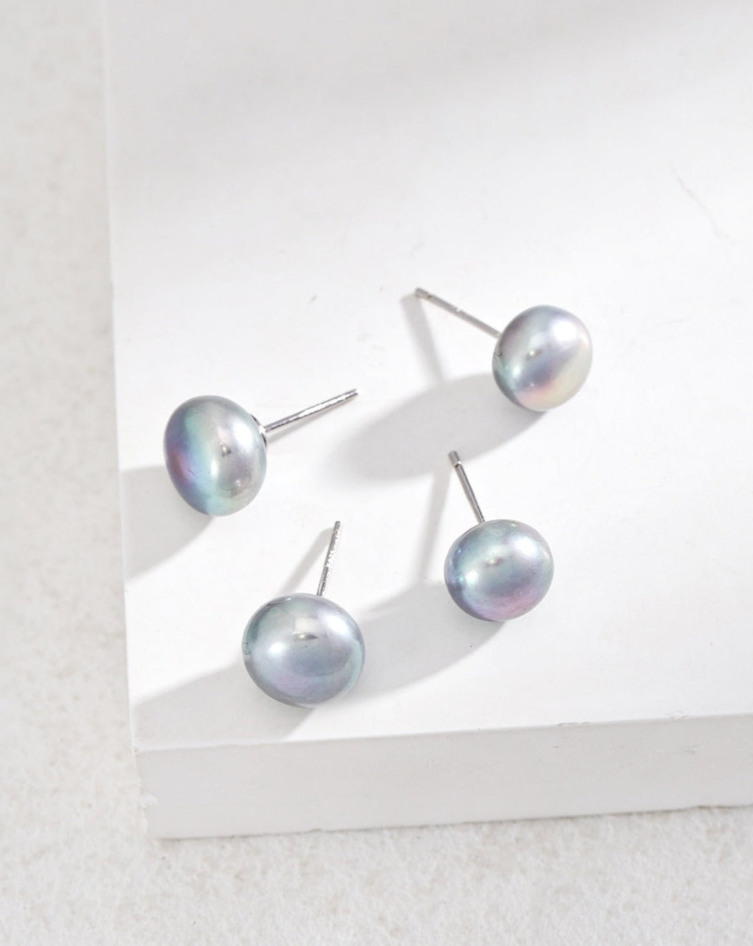 Bellona's Grandeur Pearls Earrings