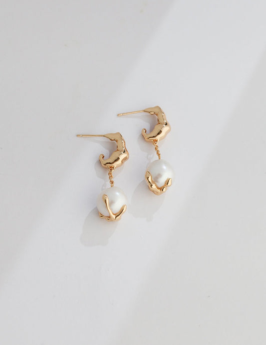 Juno's Radiant Ensemble Pearl Earrings - Solene Paris concept store